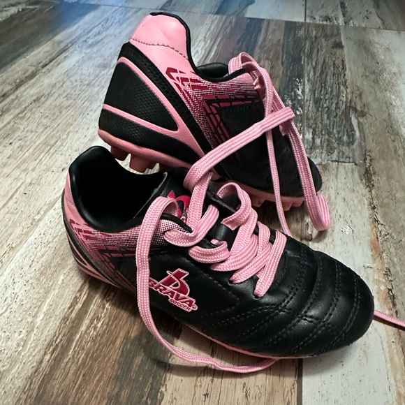 Black and Pink Kids Soccer cleats - Picture 1 of 1